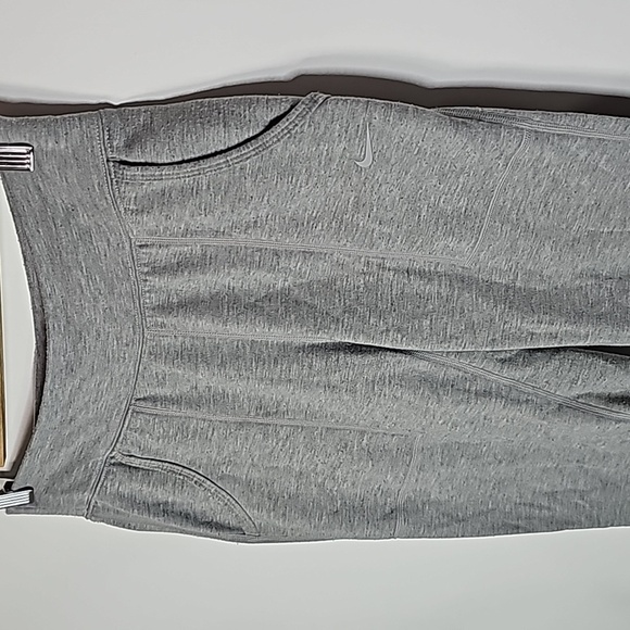 Nike drifit small gray athletic cropped sweat pants - Picture 3 of 7